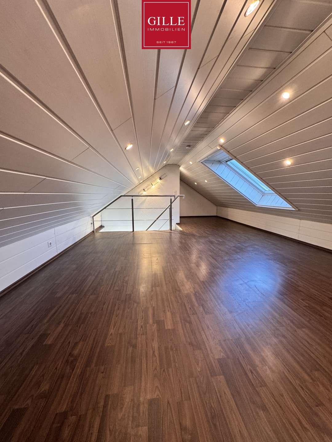 Ansicht 13 von: Kein 08/15: Exklusive Dachgeschosswohnung mit Wintergarten, TG-Stellplatz und Fernblick